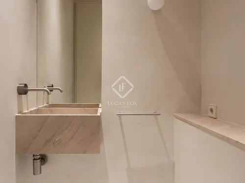 4 Bedrooms Apartment in Muntaner