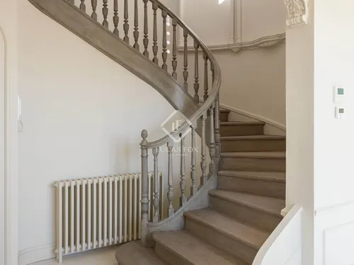 4 Bedrooms Apartment in Muntaner