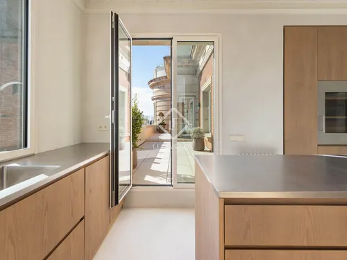 4 Bedrooms Apartment in Muntaner