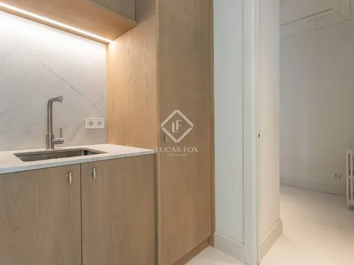 4 Bedrooms Apartment in Muntaner