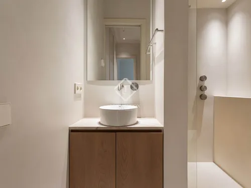 4 Bedrooms Apartment in Muntaner