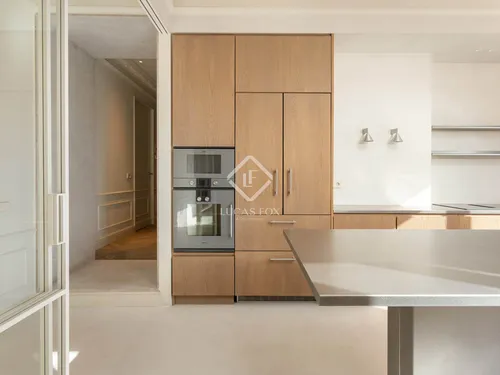 4 Bedrooms Apartment in Muntaner