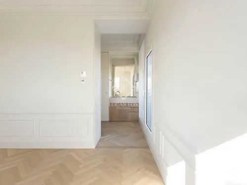 4 Bedrooms Apartment in Muntaner