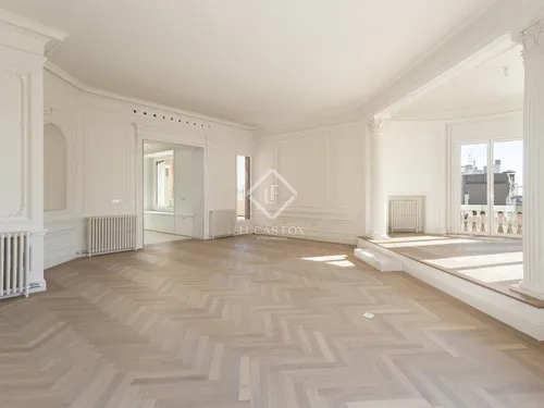 4 Bedrooms Apartment in Muntaner