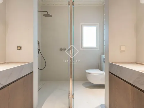 4 Bedrooms Apartment in Muntaner