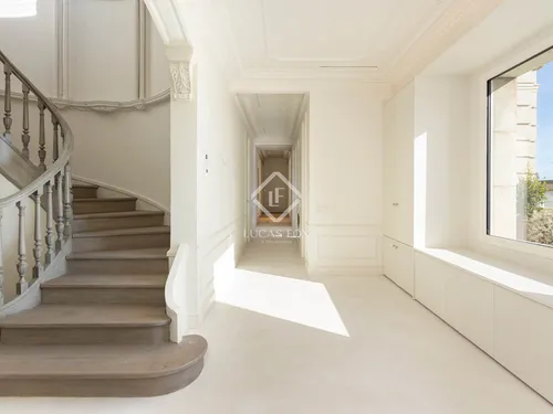 4 Bedrooms Apartment in Muntaner