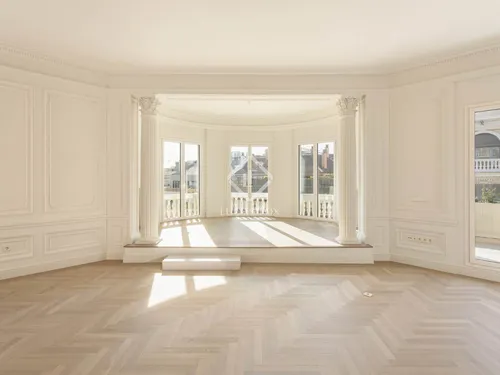 4 Bedrooms Apartment in Muntaner