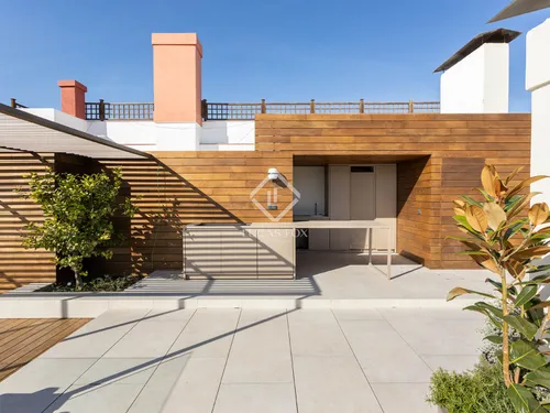 4 Bedrooms Apartment in Muntaner