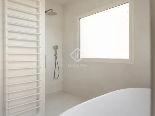 4 Bedrooms Apartment in Muntaner