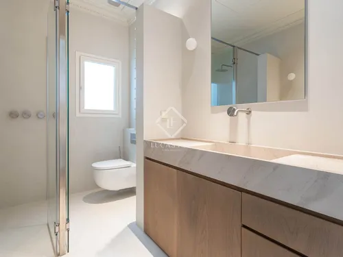 4 Bedrooms Apartment in Muntaner