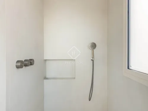 4 Bedrooms Apartment in Muntaner