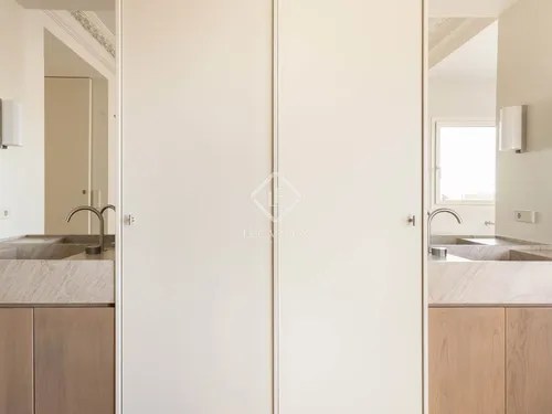 4 Bedrooms Apartment in Muntaner