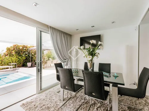 4 Bedrooms House / Villa in Calle Mestral