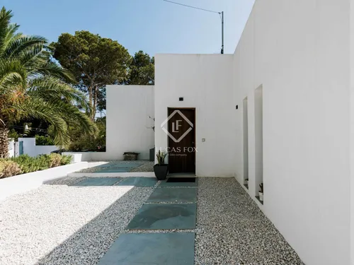 4 Bedrooms House / Villa in Calle Mestral