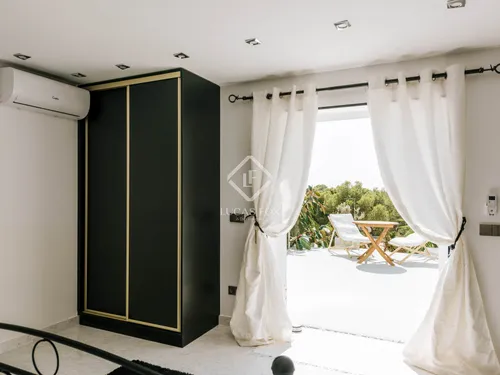 4 Bedrooms House / Villa in Calle Mestral