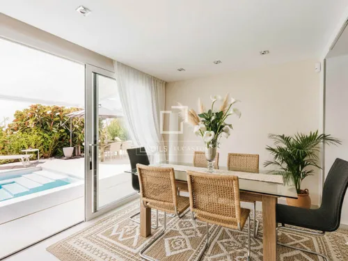 4 Bedrooms House / Villa in Calle Mestral