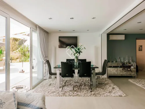 4 Bedrooms House / Villa in Calle Mestral