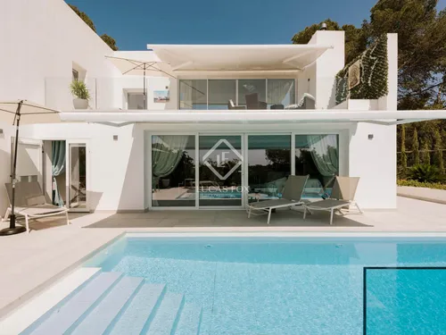 4 Bedrooms House / Villa in Calle Mestral