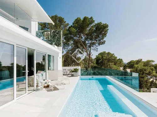 4 Bedrooms House / Villa in Calle Mestral