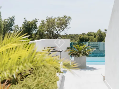 4 Bedrooms House / Villa in Calle Mestral