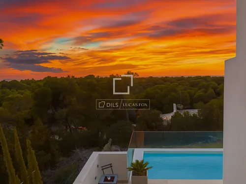 4 Bedrooms House / Villa in Calle Mestral