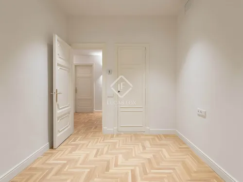 5 Bedrooms Apartment in balmes