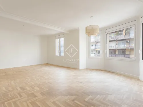5 Bedrooms Apartment in balmes