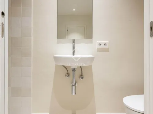 5 Bedrooms Apartment in balmes