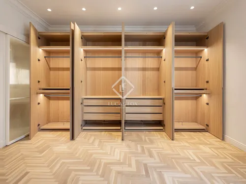 5 Bedrooms Apartment in balmes