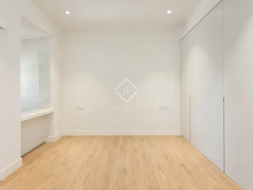5 Bedrooms Apartment in balmes