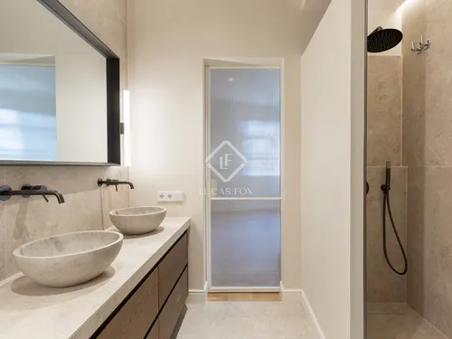 5 Bedrooms Apartment in balmes