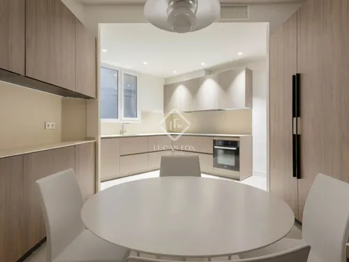 5 Bedrooms Apartment in balmes