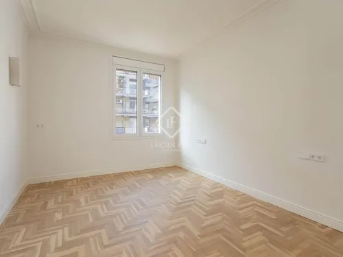 5 Bedrooms Apartment in balmes
