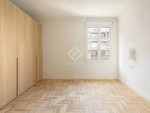 5 Bedrooms Apartment in balmes
