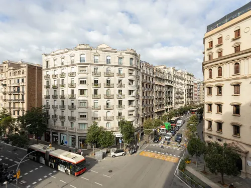 5 Bedrooms Apartment in balmes