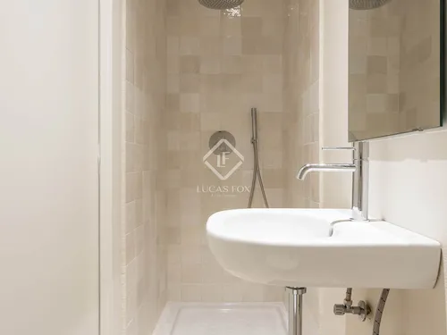 5 Bedrooms Apartment in balmes