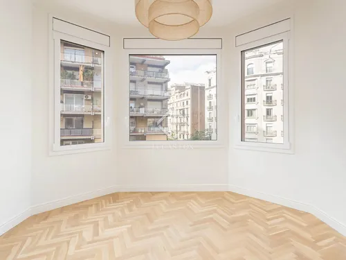 5 Bedrooms Apartment in balmes