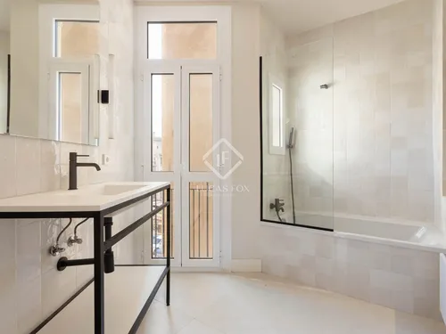 5 Bedrooms Apartment in balmes