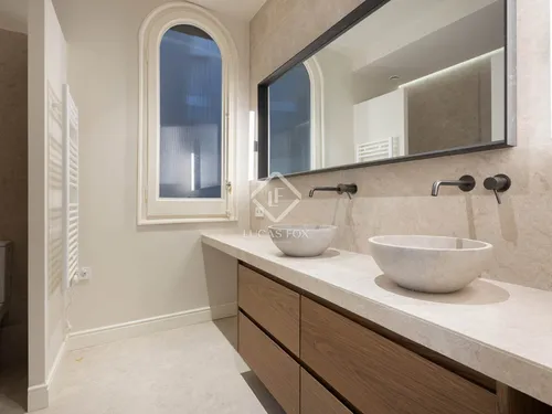 5 Bedrooms Apartment in balmes
