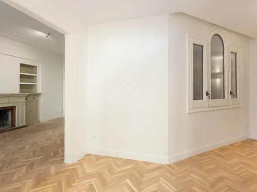 5 Bedrooms Apartment in balmes
