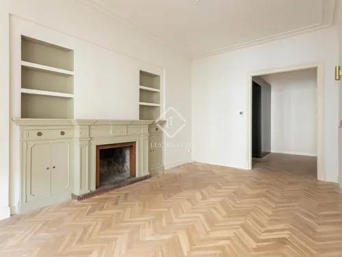 5 Bedrooms Apartment in balmes