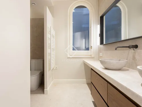 5 Bedrooms Apartment in balmes