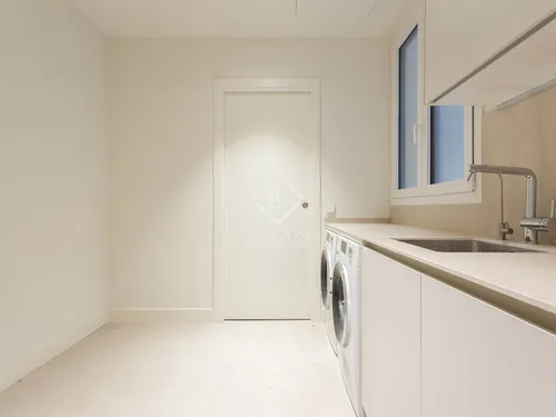 5 Bedrooms Apartment in balmes