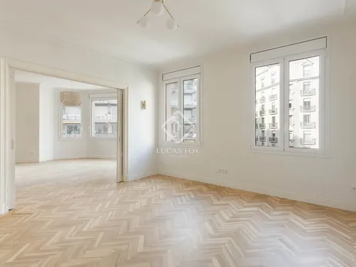 5 Bedrooms Apartment in balmes