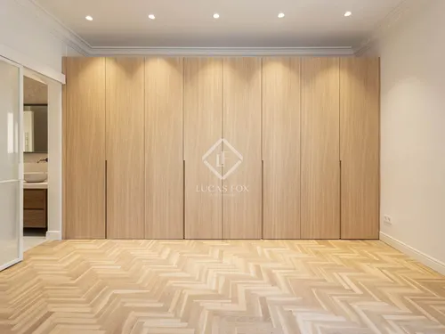 5 Bedrooms Apartment in balmes