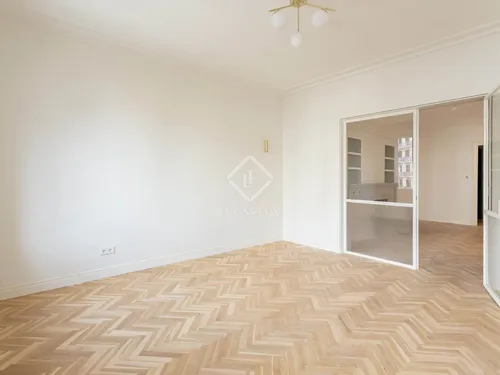 5 Bedrooms Apartment in balmes
