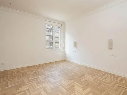 5 Bedrooms Apartment in balmes