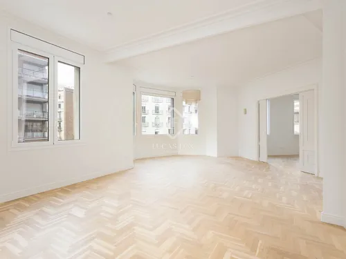 5 Bedrooms Apartment in balmes