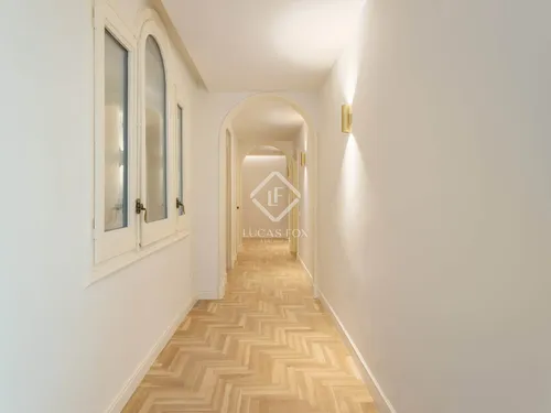 5 Bedrooms Apartment in balmes