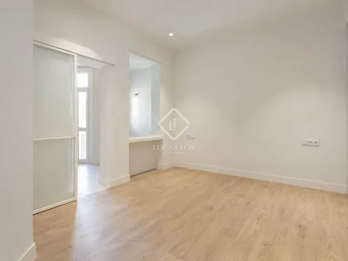 5 Bedrooms Apartment in balmes